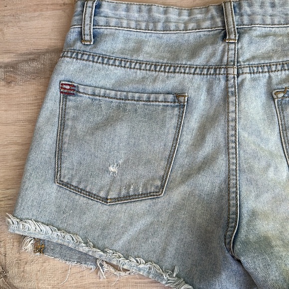 BDG Mid Rise Freja Vintage Fit distressed denim shorts - Picture 5 of 8